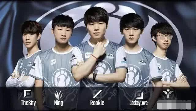 门将长传至 门将长传至